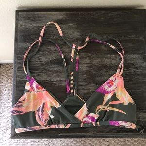 Medium Roxy bikini top tropical floral